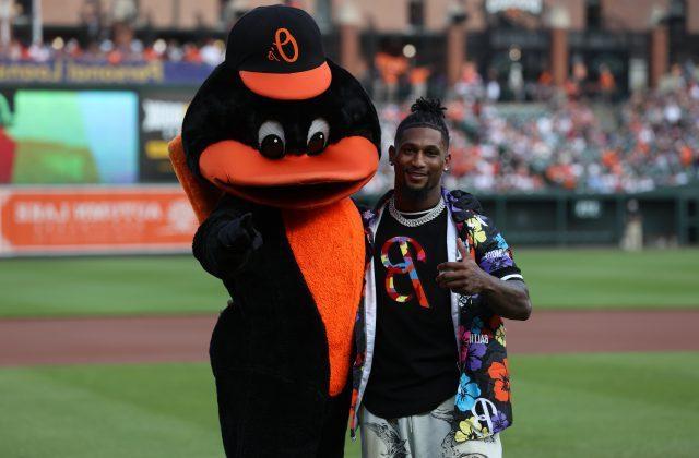 Deonte Harty ’15 Throws out First Pitch